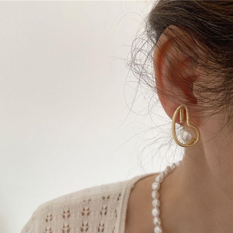 Temperament Metal Imitation Pearl Earrings Ab Gold Silver Earrings Application Scenario