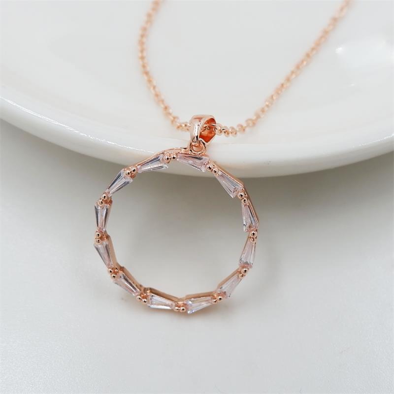 Exquisite Zircon Round Necklace Pendant Application Scenario
