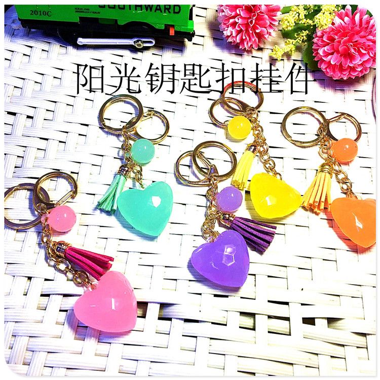 热销 韩版时尚 压克力心形吊坠钥匙扣挂件 包包衣服挂件 厂家批发