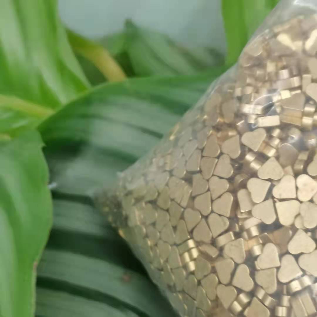 6X5.5X2 pure brass heart small accessory, an eco-friendly material and a fashionable bestseller details Picture