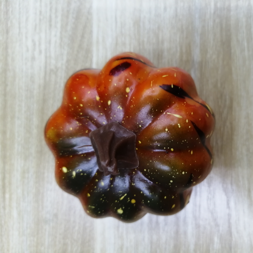 8cm diagonal pumpkin