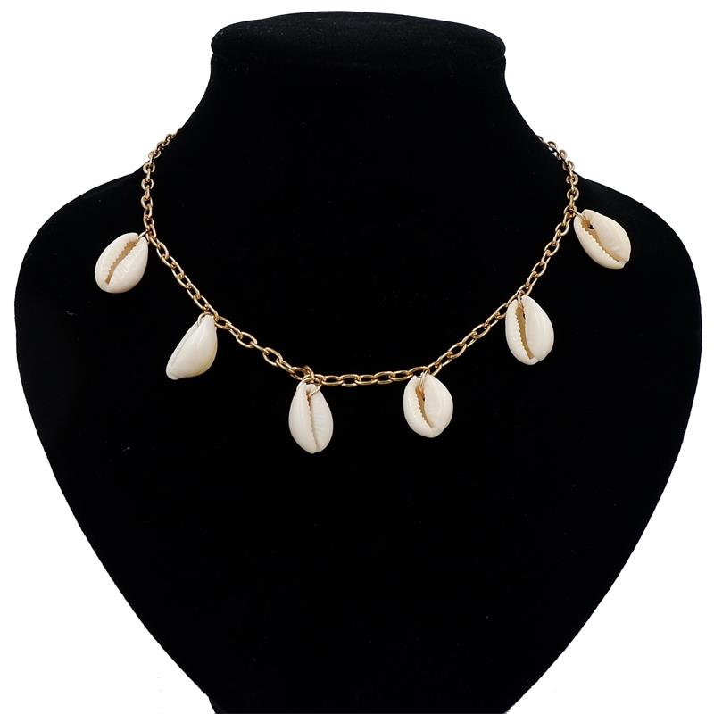 Shell Necklace Set full figure