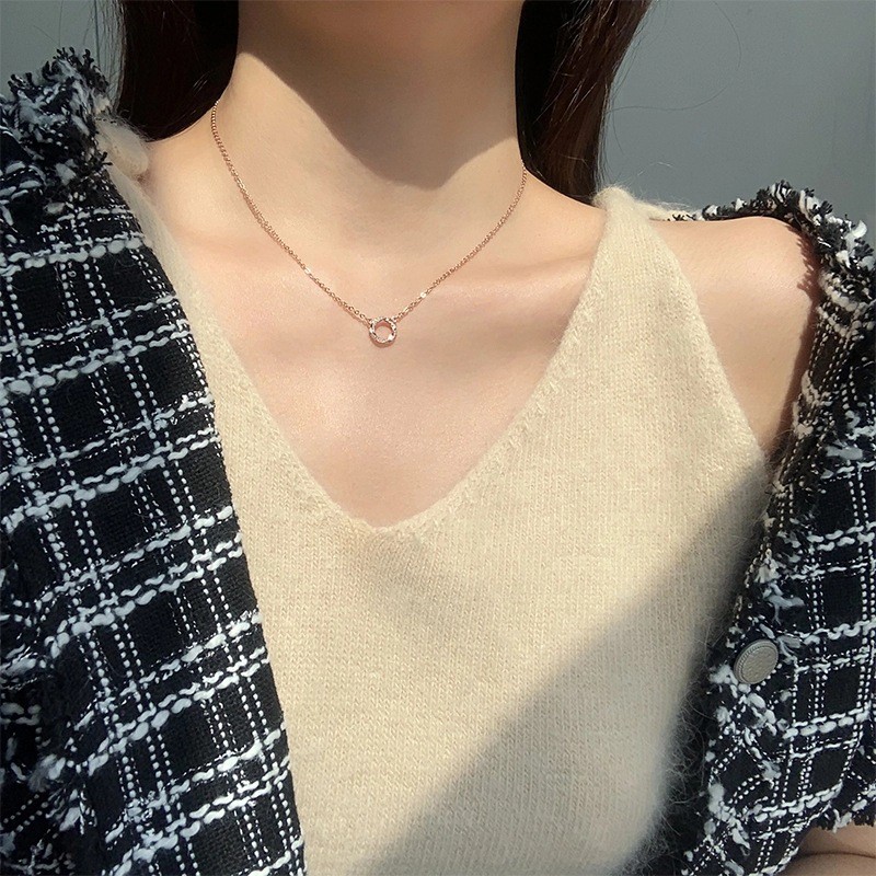 A simple Korean-style women's necklace with circular rhinestones detail image 2
