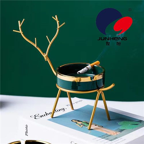 家用烟灰缸实物图