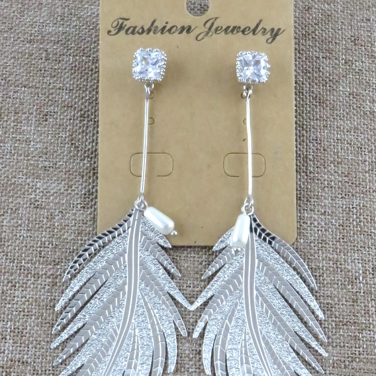 European and American fashion trend front line simple modern elegant popular new earrings c61