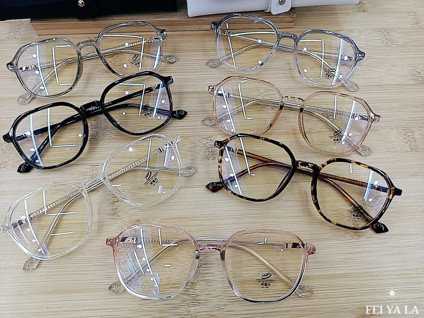 نظارات زرقاء Item Picture