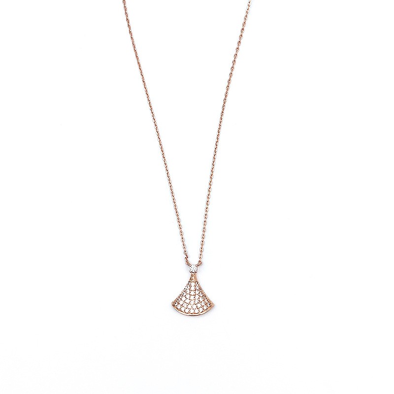 A simple Korean-style fan-shaped rhinestone pendant necklace for women detail image 3