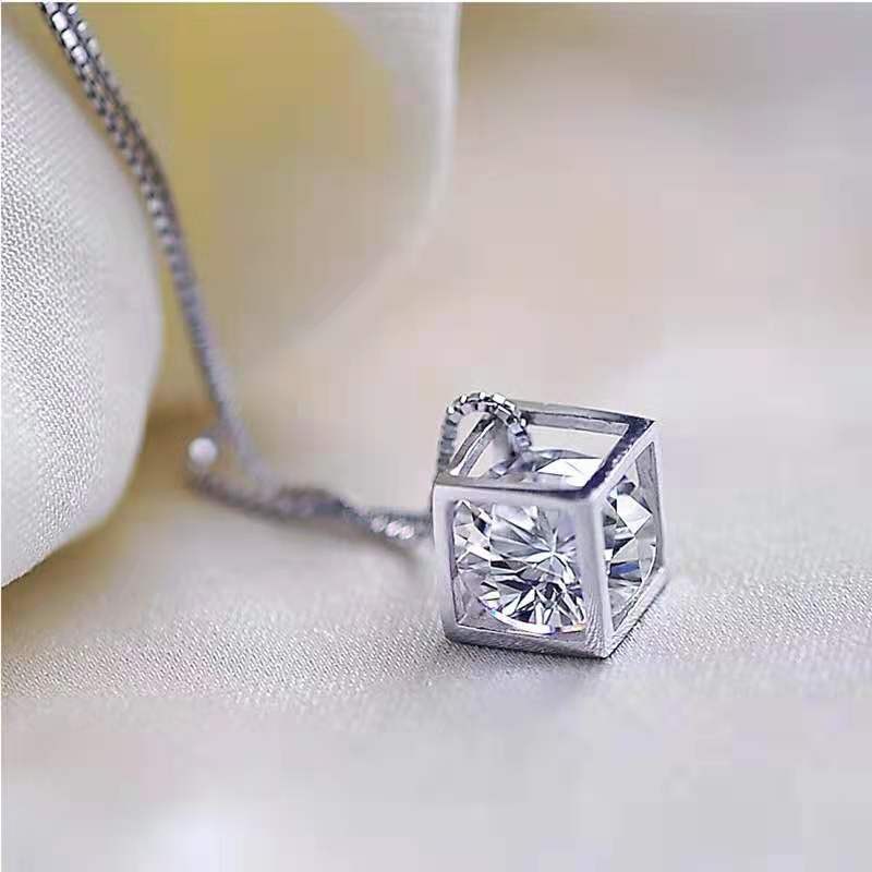 Korean-style fashionable love cube necklace detail image 2