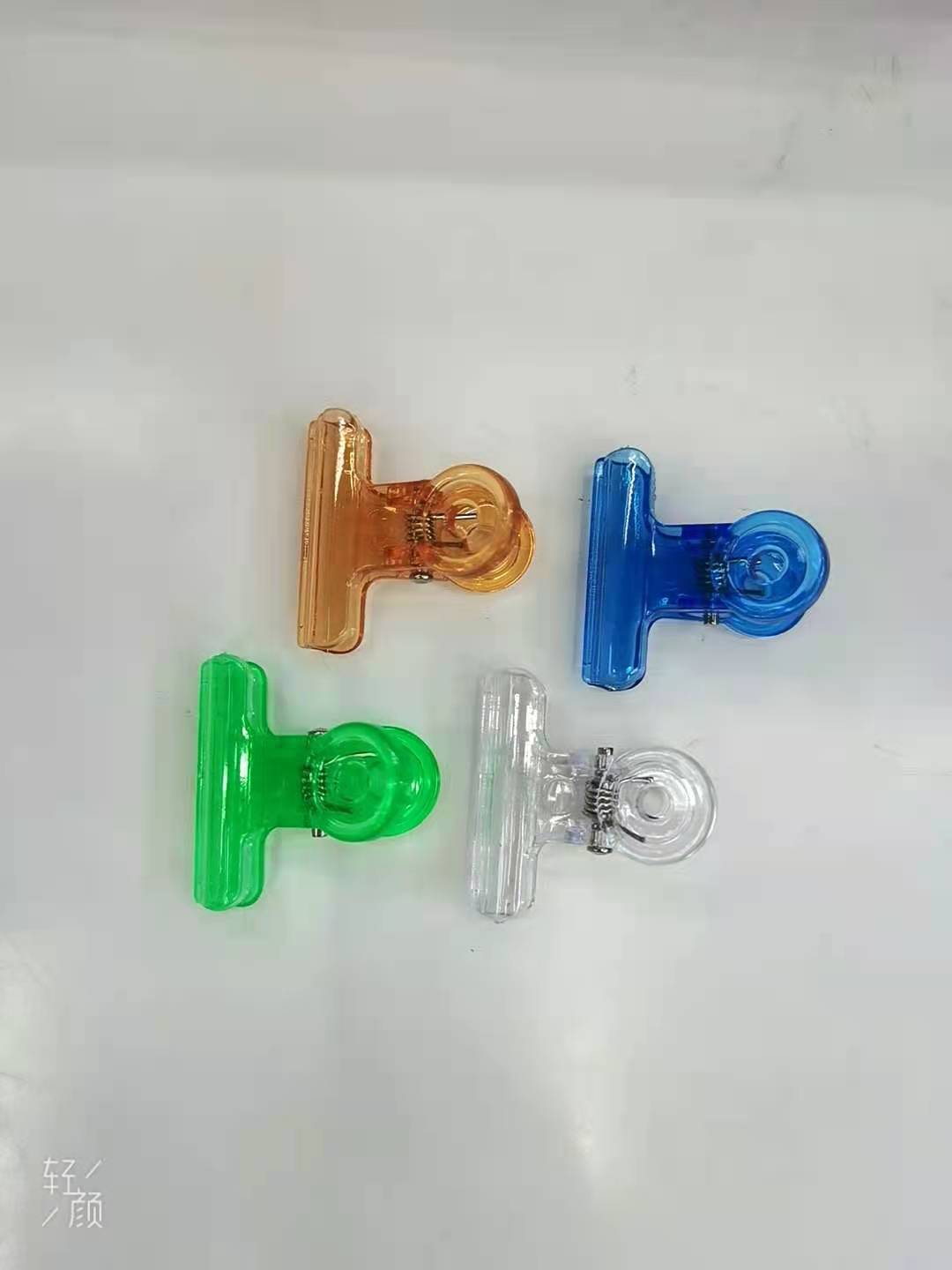 38mm plastic clips, stationery folders, student office supplies, plastic clips, ticket clips, book clips, small clips, stationery wholesale Application Scenario