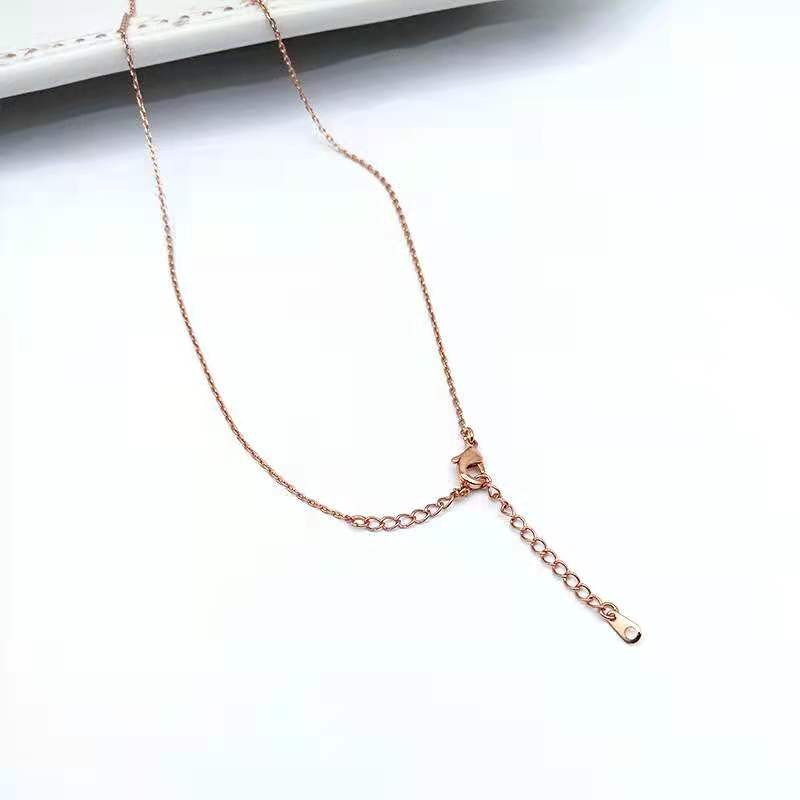 A simple Korean-style fan-shaped rhinestone pendant necklace for women detail image 1