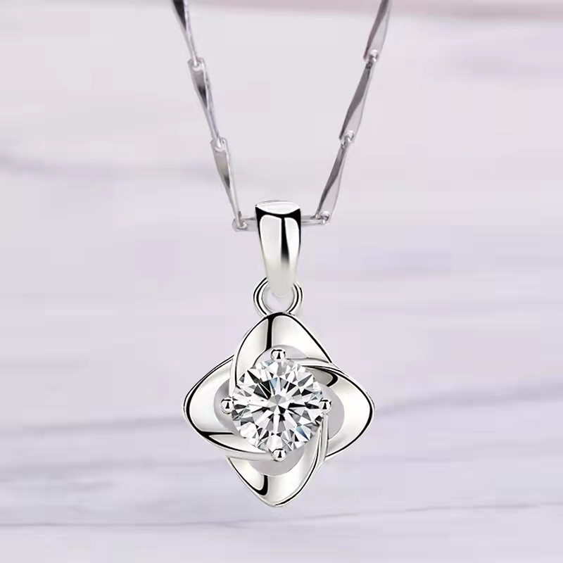 A trendy women's necklace with a simple zircon pattern detail image 2