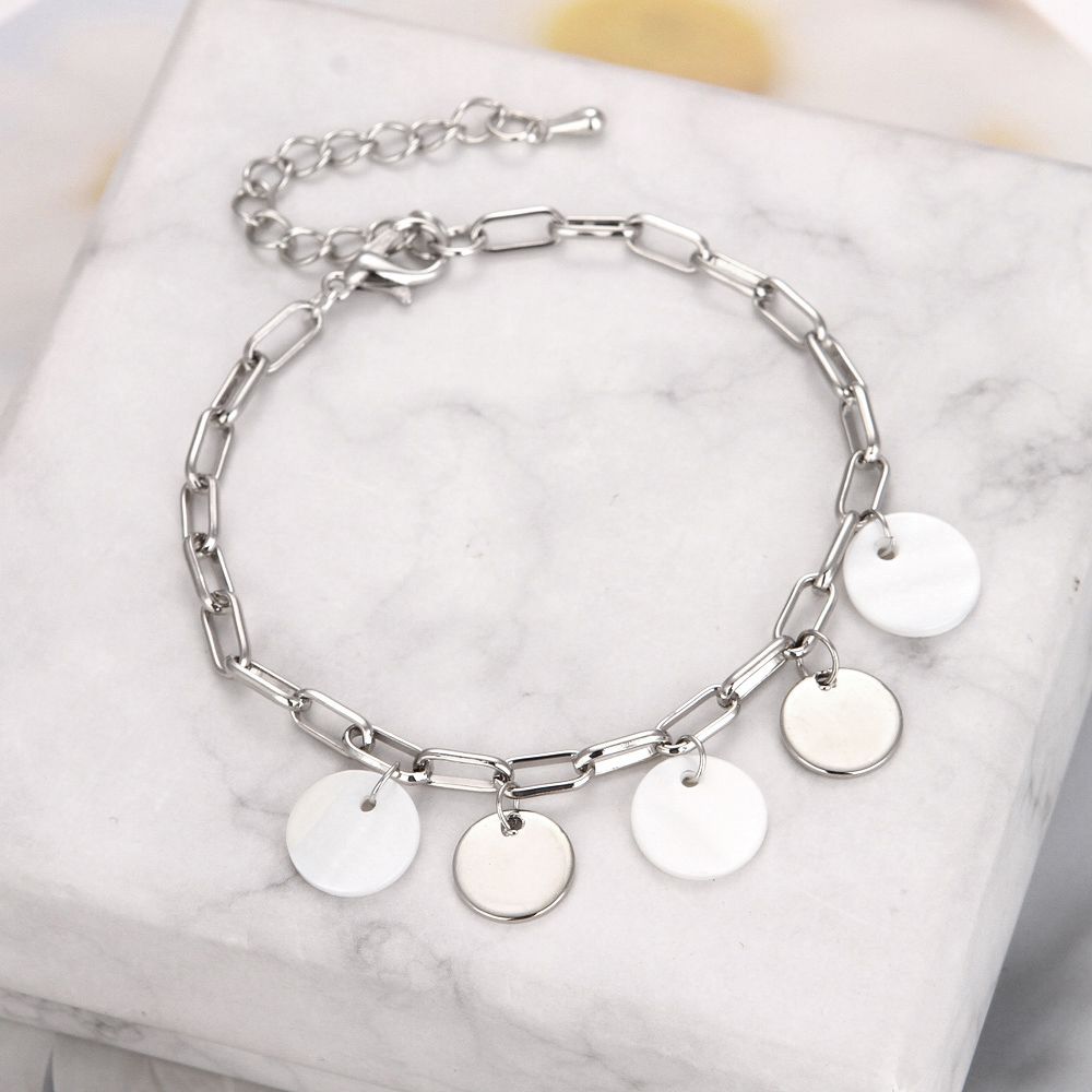 Shell Necklace Collarbone Chain Application Scenario