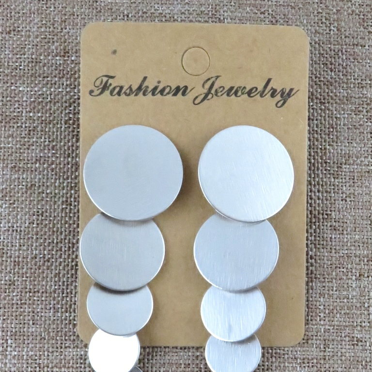 European and American fashion trend frontline simple modern elegant popular new earrings c60