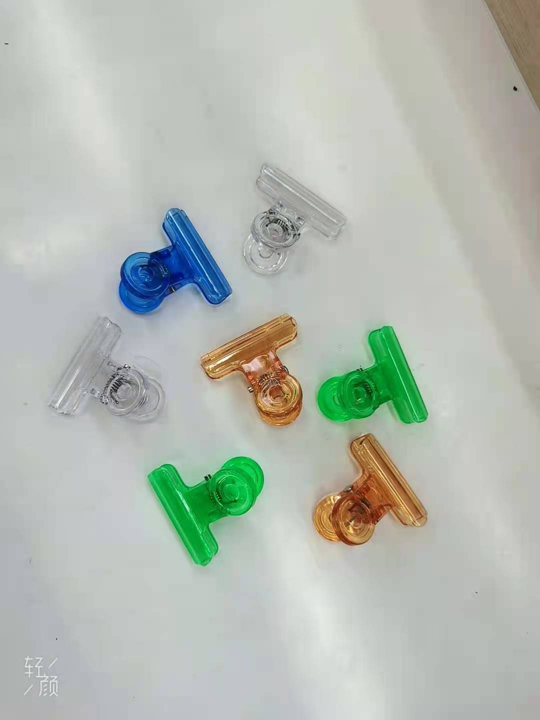 38mm plastic clips, stationery folders, student office supplies, plastic clips, ticket clips, book clips, small clips, stationery wholesale Item Picture