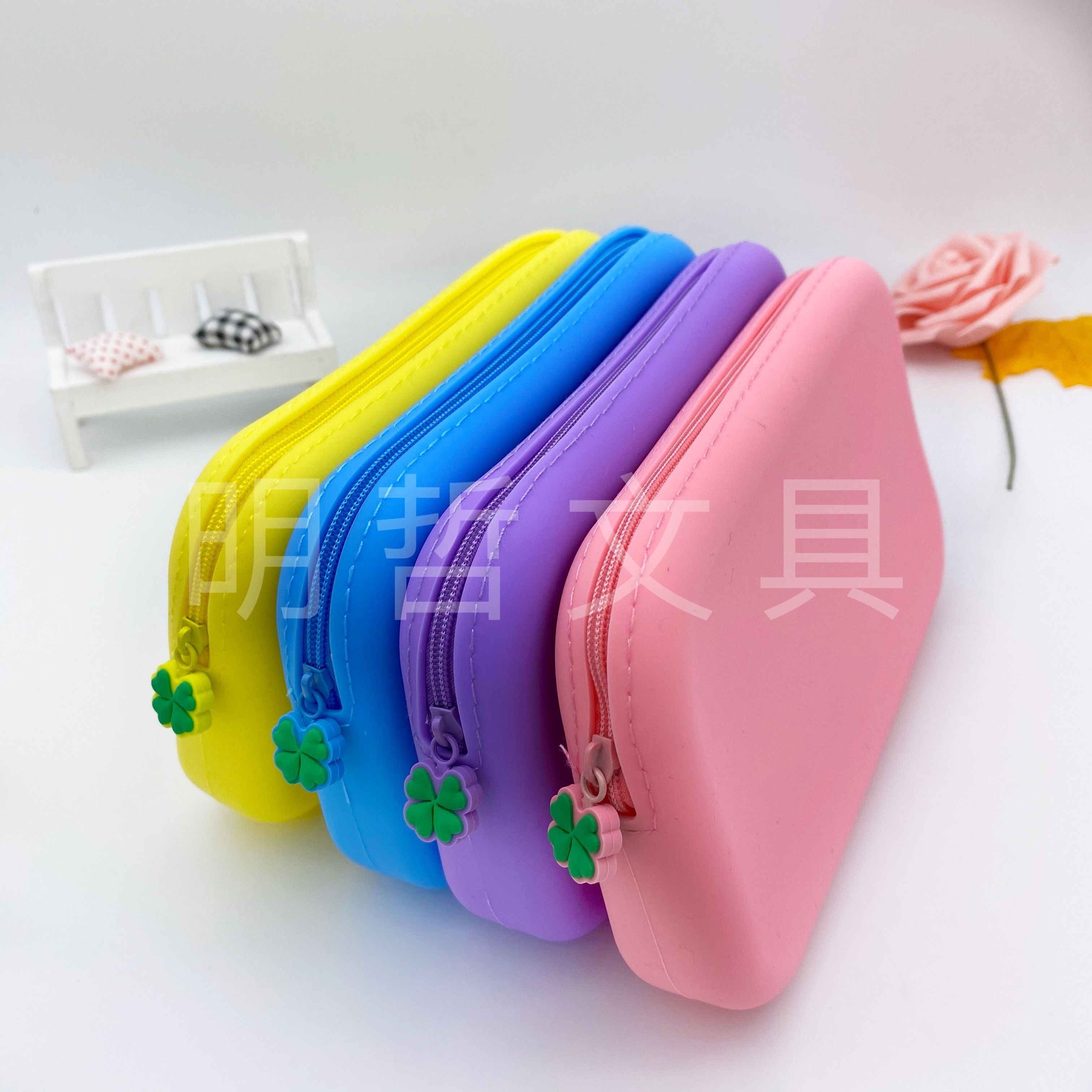 Creative And Cute Silicone Large-Capacity Pen Case, A Fresh And Clean Student Storage Bag details Picture