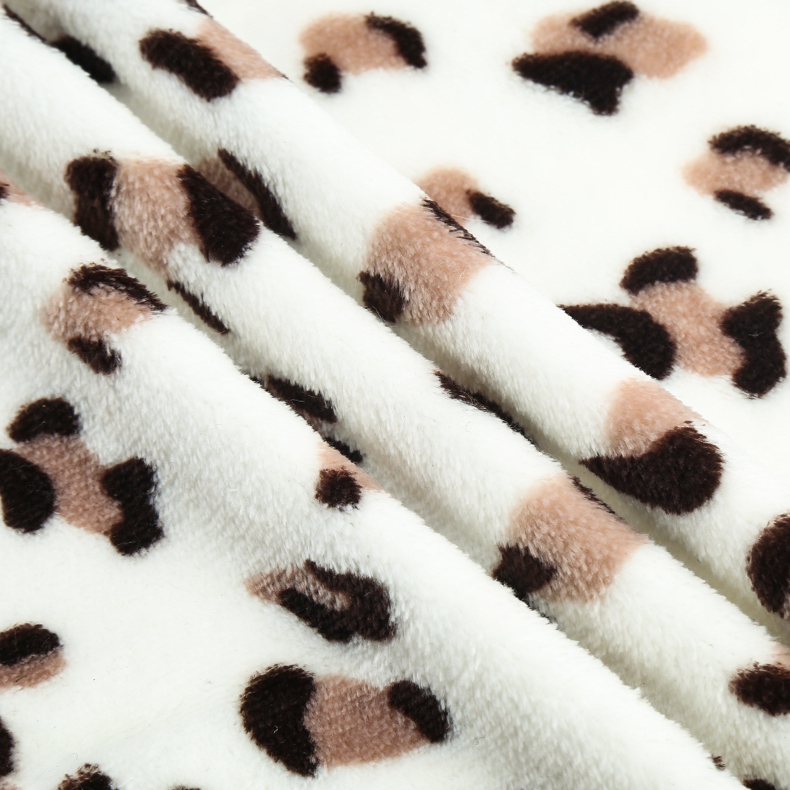 Factory direct sales, double-sided flannel printed leopard print detail image 3