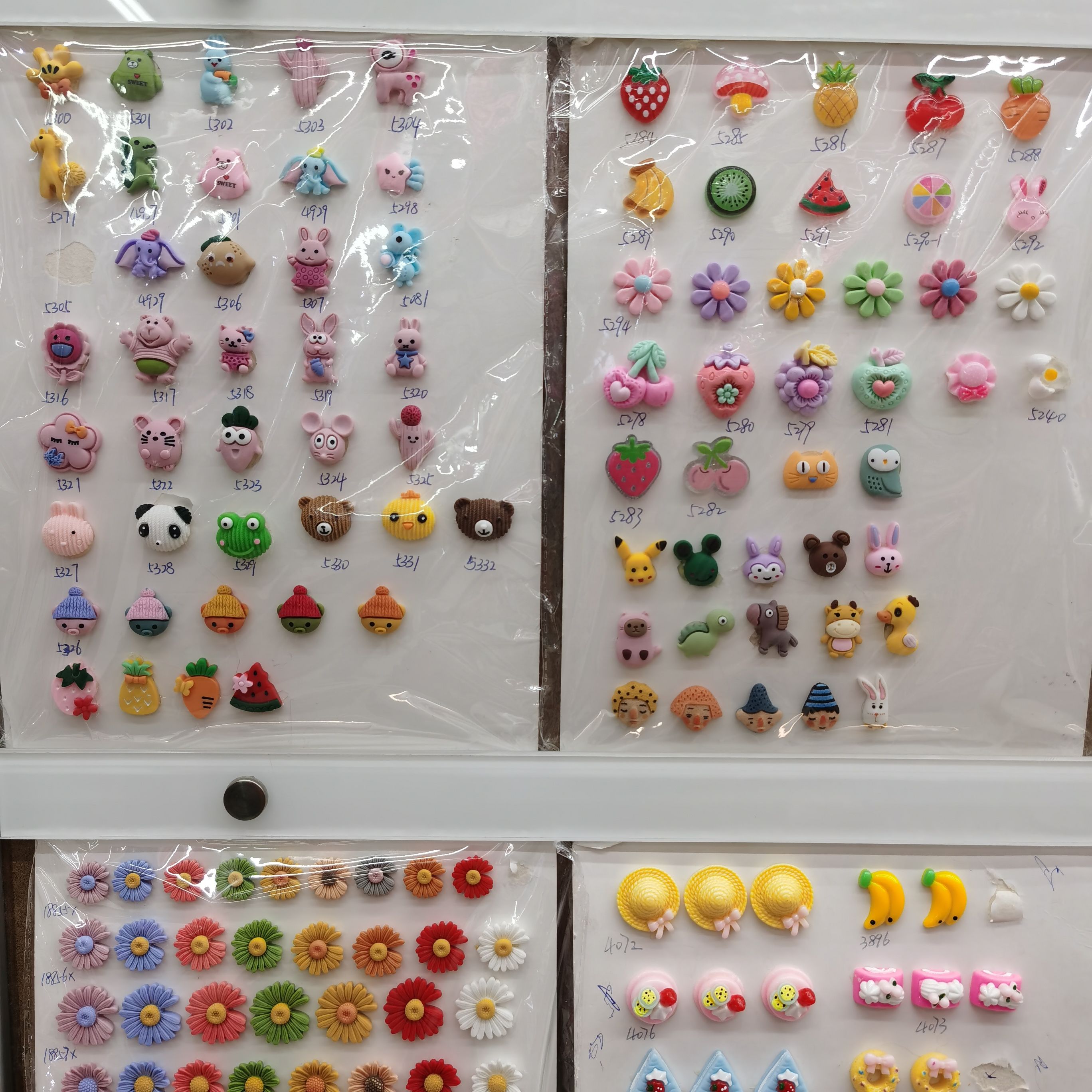 个性冰激凌树脂特价手饰品外贸立体摆件皮绳装饰胶胸针玩具可爱细节图
