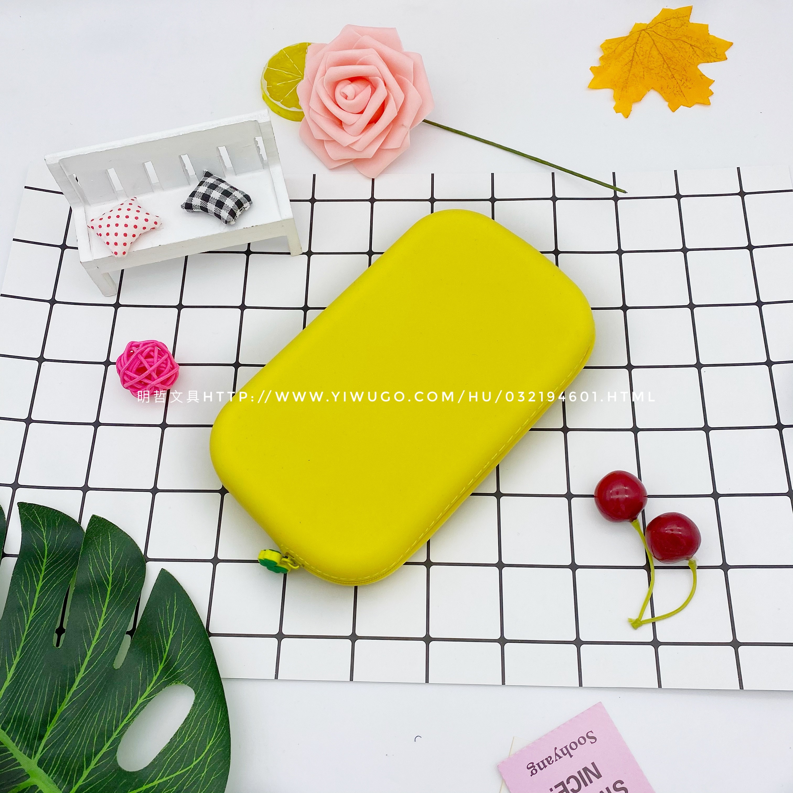 Creative And Cute Silicone Large-Capacity Pen Case, A Fresh And Clean Student Storage Bag undefined