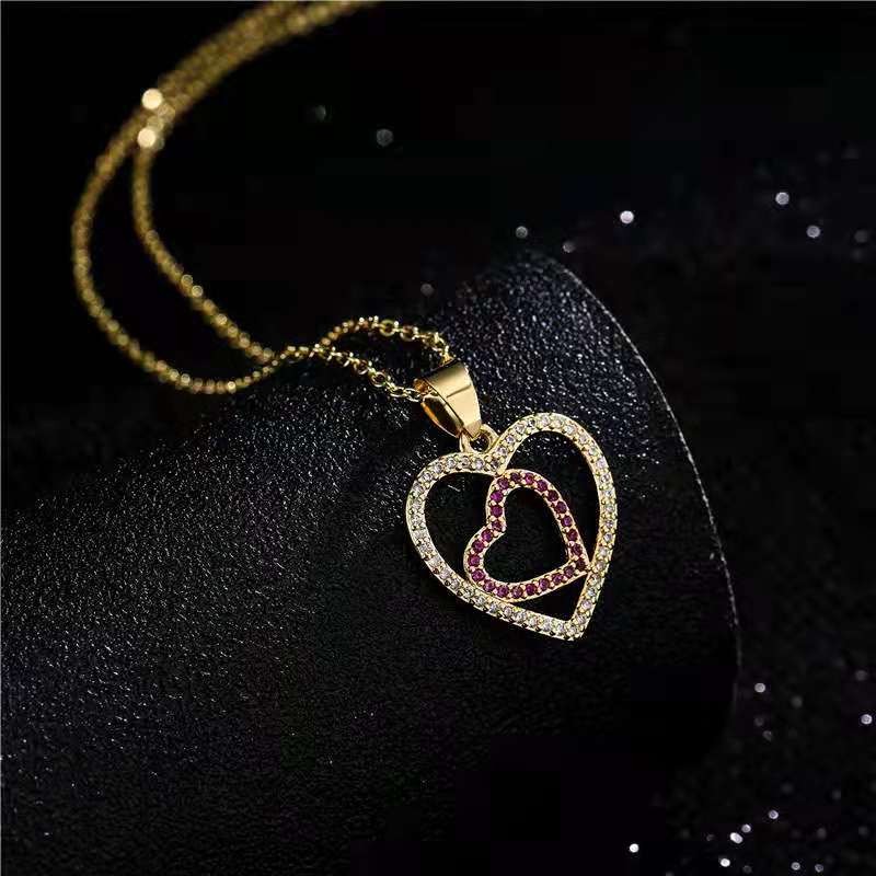 A simple, aloof and niche pendant necklace for women with double hearts and diamonds detail image 3