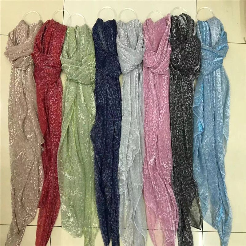 Ladies and ladylike shawls, versatile autumn and winter coats, casual ladies, retro and trendy casual scarves. 6688667