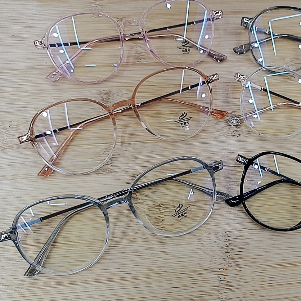 Anti-blue light glasses are round