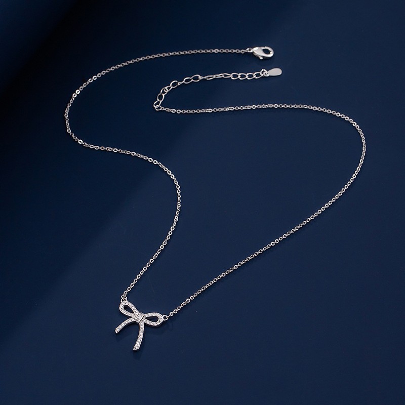 Elegant bow, diamond-encrusted alloy, simple, aloof and niche ladies' necklace detail image 2