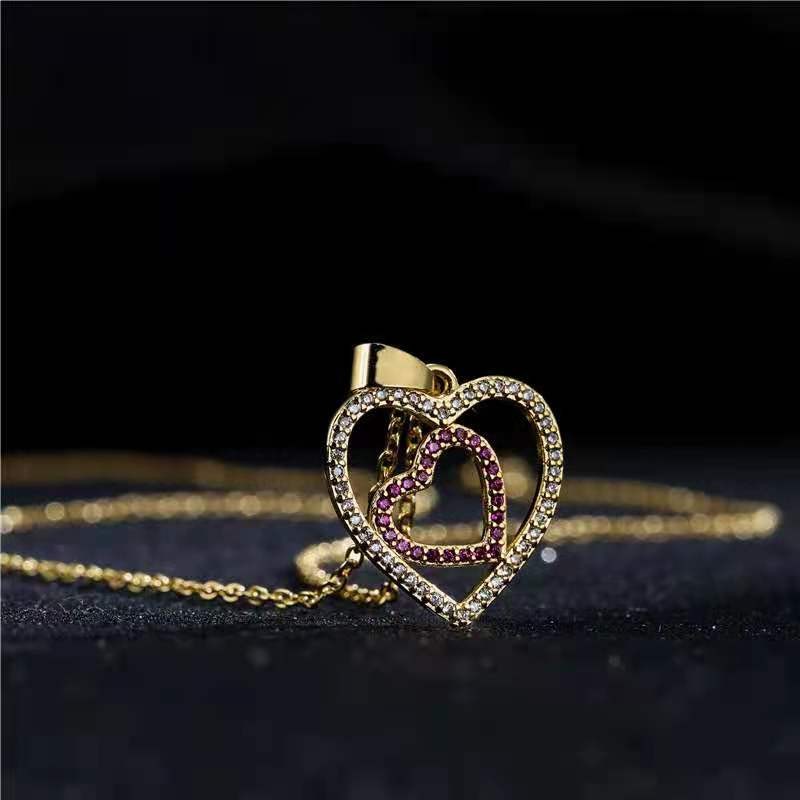 A simple, aloof and niche pendant necklace for women with double hearts and diamonds detail image 2