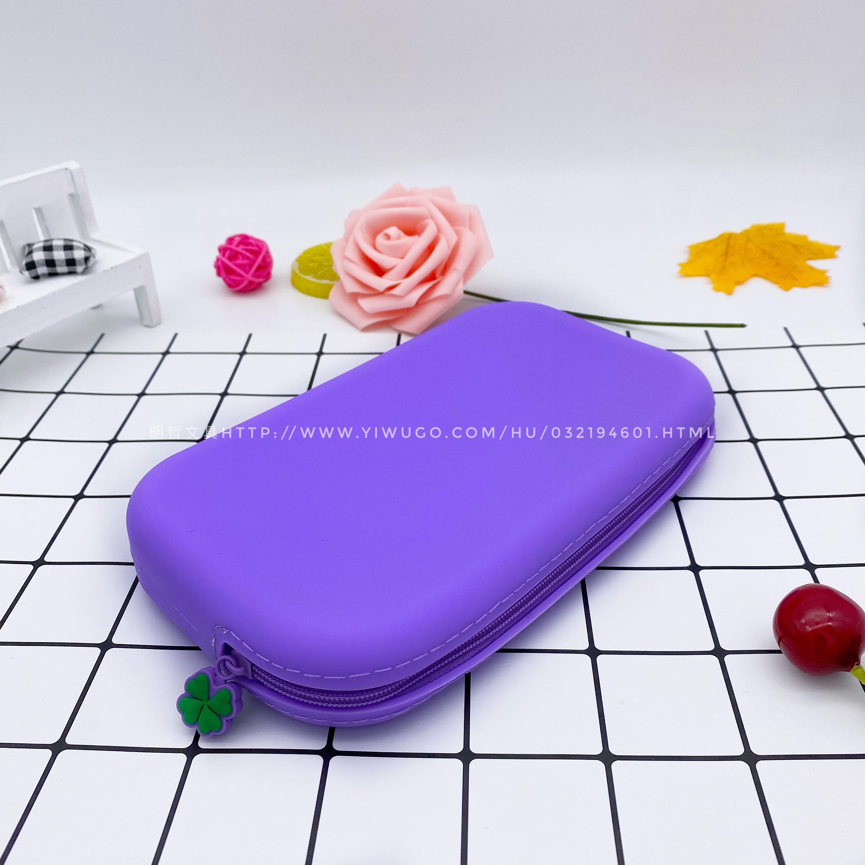 Creative And Cute Silicone Large-Capacity Pen Case, A Fresh And Clean Student Storage Bag undefined
