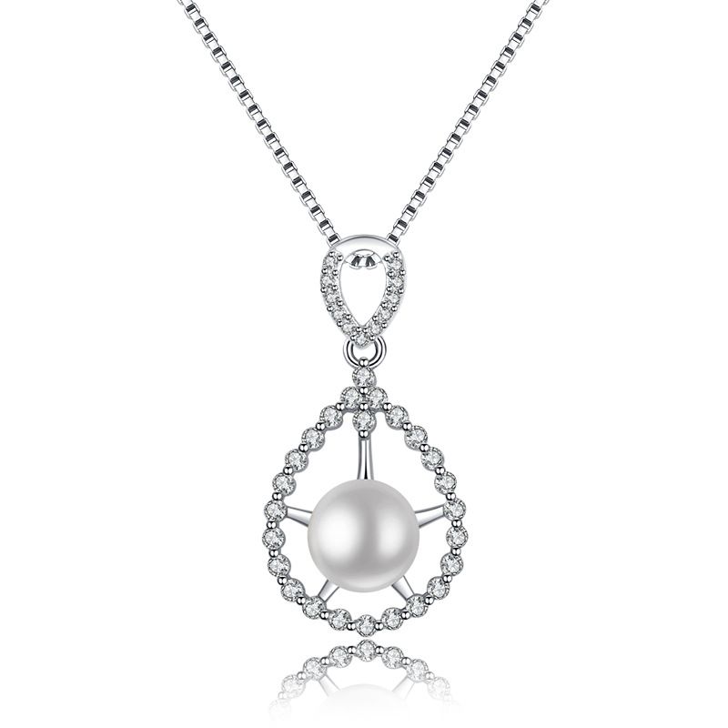 A simple and fashionable Korean-style shell and pearl pendant necklace for women