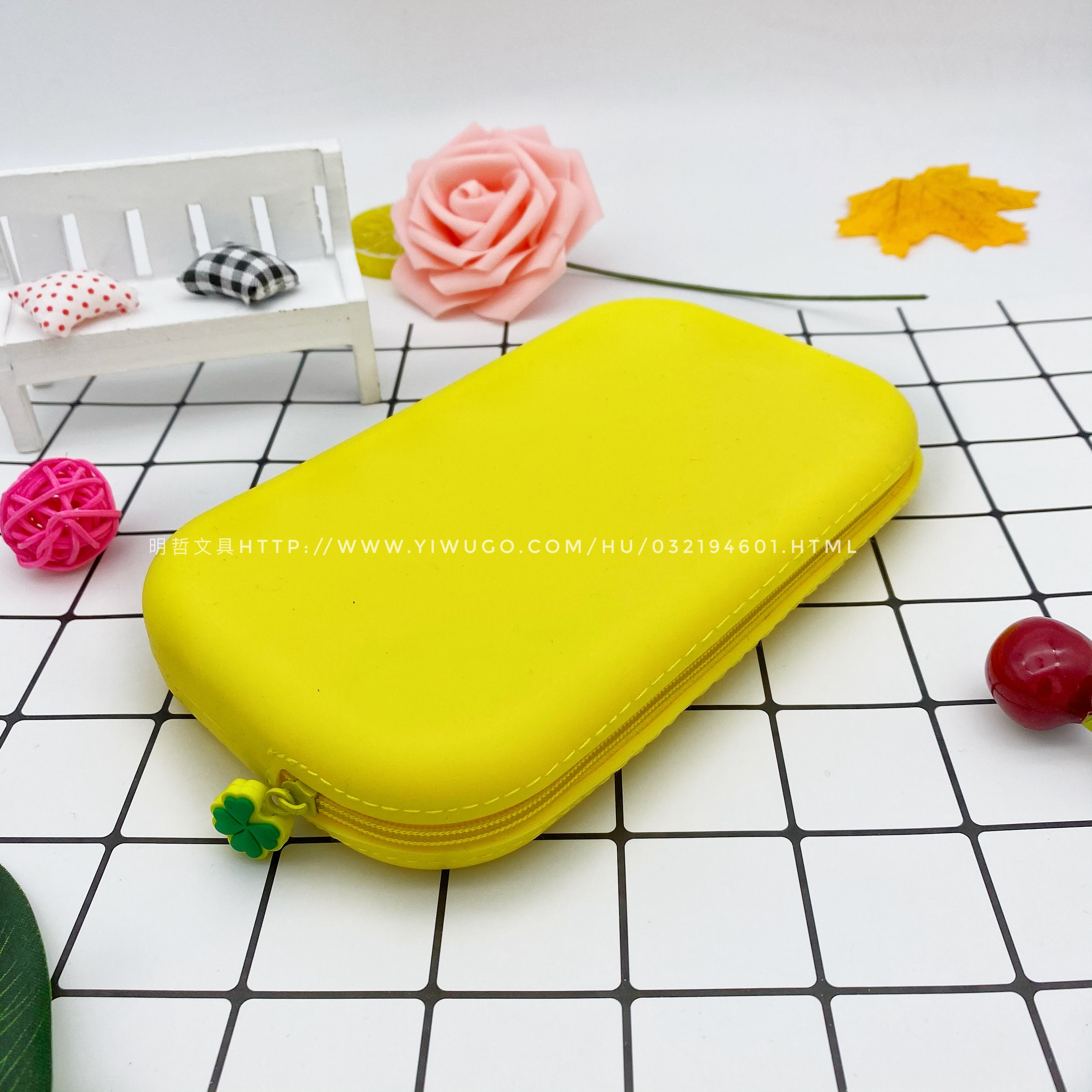 Creative And Cute Silicone Large-Capacity Pen Case, A Fresh And Clean Student Storage Bag undefined