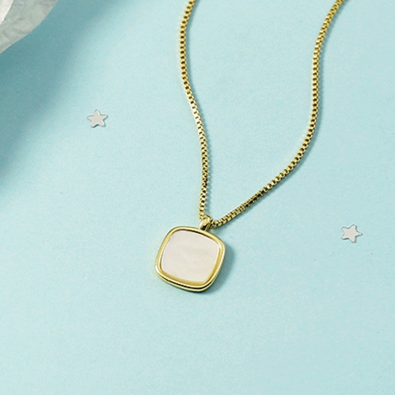 European and American fashionable inlaid sheet acrylic alloy square pendant women's necklace detail image 3