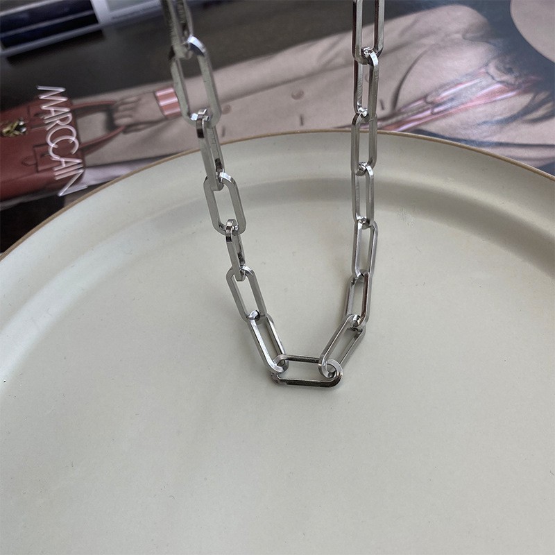 A simple and fashionable iron chain necklace for ladies in Europe and America, looking cold and elegant detail image 2
