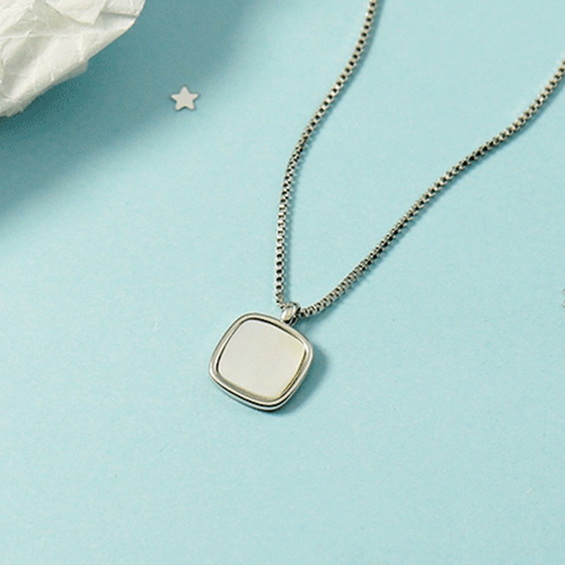 European and American fashionable inlaid sheet acrylic alloy square pendant women's necklace detail image 2