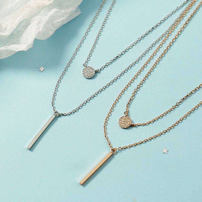 A fashionable double-layer pendant necklace made of European and American alloy for women, cool and unique