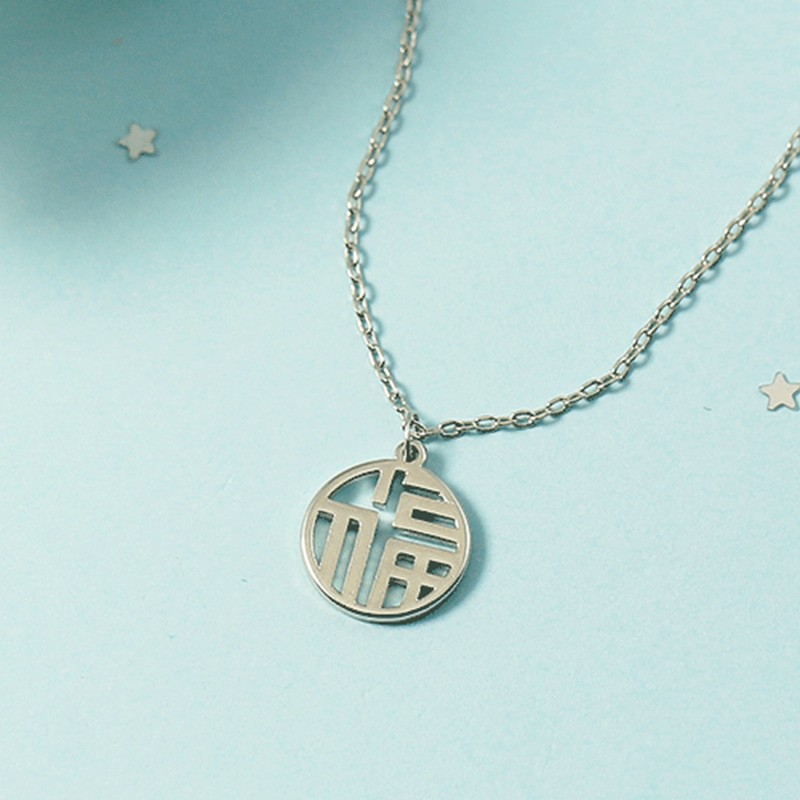 A fashionable and niche alloy women's pendant necklace from Europe and America detail image 2