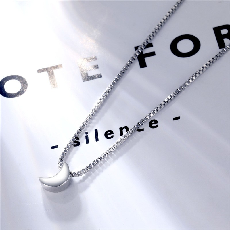 A high-end, simple and niche necklace for women with a perforated moon-shaped pendant from Europe and America detail image 2