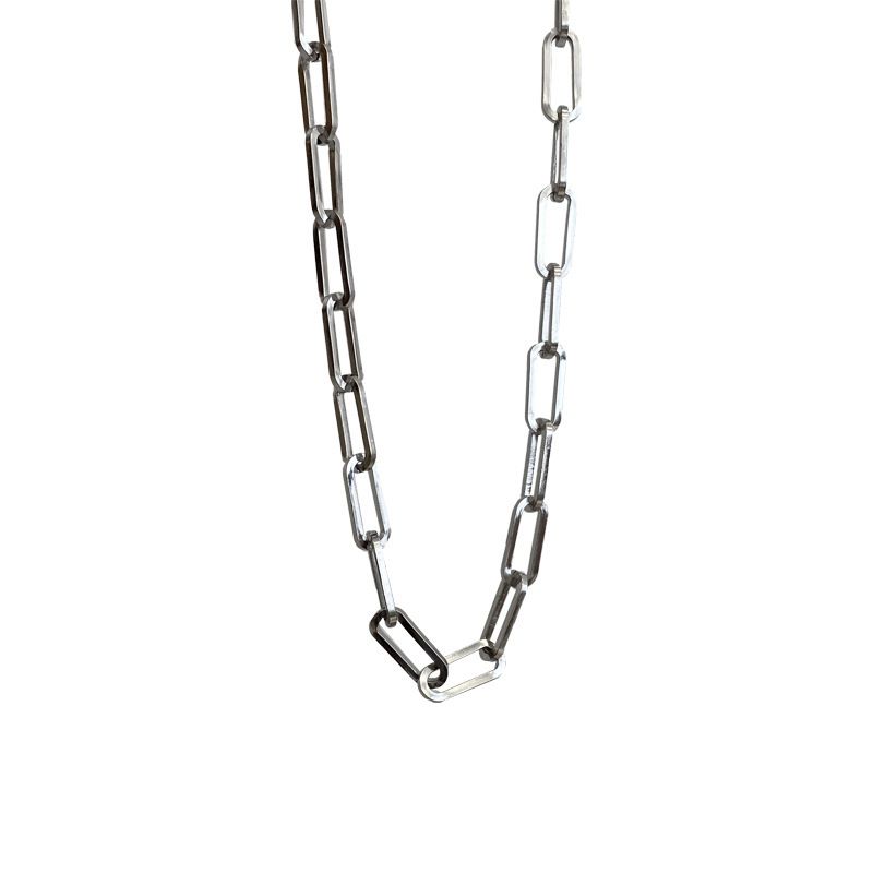 A simple and fashionable iron chain necklace for ladies in Europe and America, looking cold and elegant
