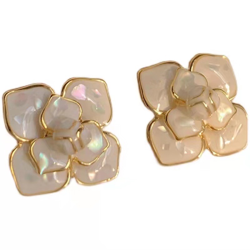 Cute flower-shaped design, oil-dripping lady's aloof and niche stud earrings detail image 1