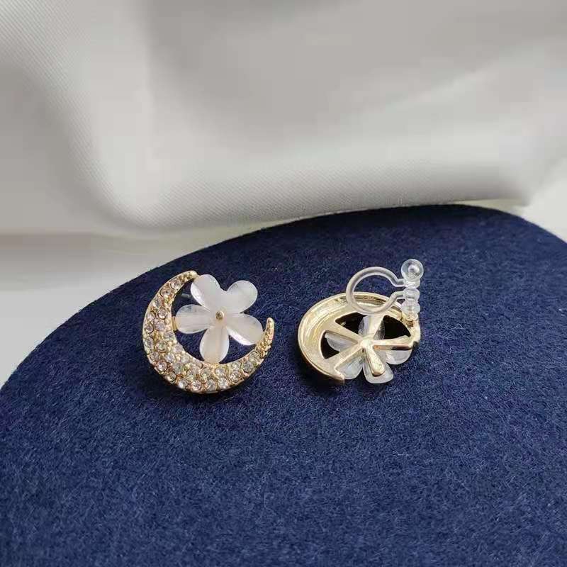 Korean-style fashionable resin alloy double-piece design women's stud earrings detail image 2