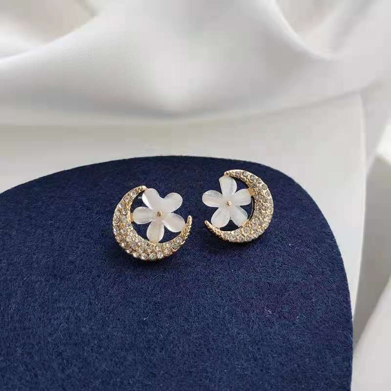 Korean-style fashionable resin alloy double-piece design women's stud earrings detail image 3