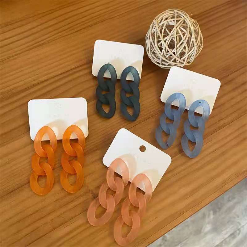 European and American style acrylic lightweight spliced women's design cold earrings detail image 3