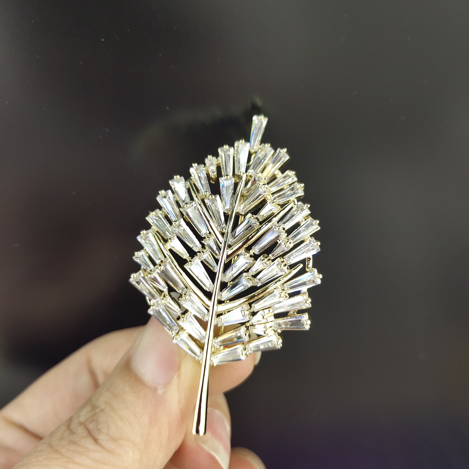 Korean-style fashion one leaf to get rich, high-end anti-glare overcoat, suit, accessories and brooch