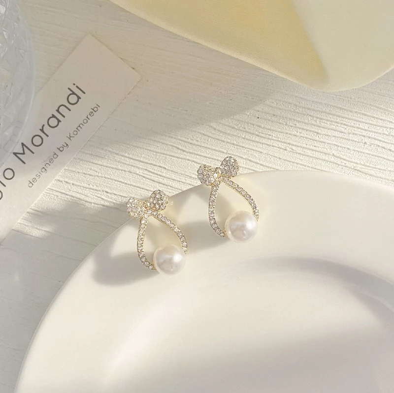 Korean-style full-diamond straight-hole pearl cross stud earrings with a cool and simple design for women detail image 2