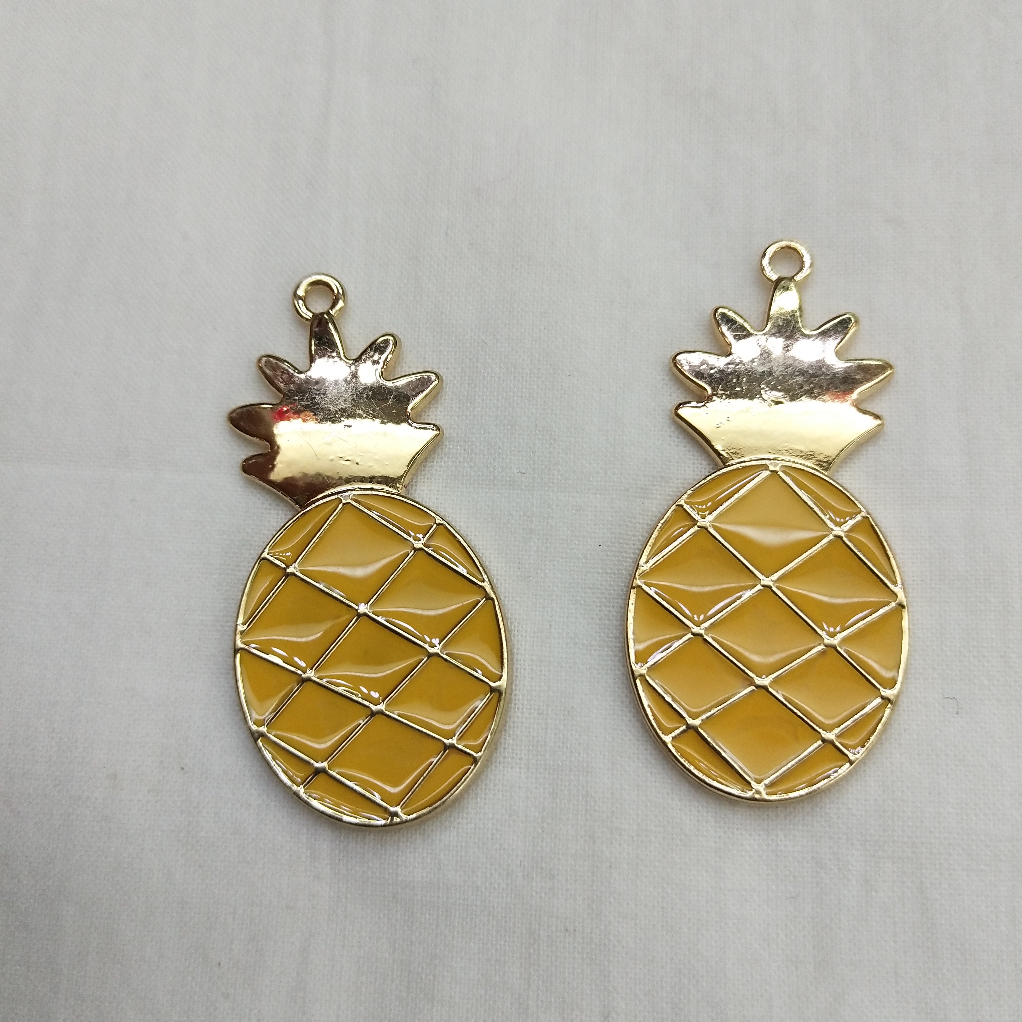 DIY handcrafted jewelry accessories: Alloy, simple single oil-dripping cartoon pendant, decorative earrings (100ps per pack), fruit oil-dripping pineapple vine detail image 3