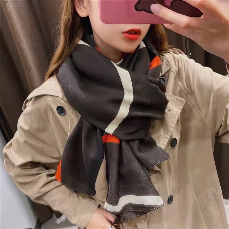 A versatile and casual autumn and winter coat for women, a retro and trendy trendy women's scarf 2817