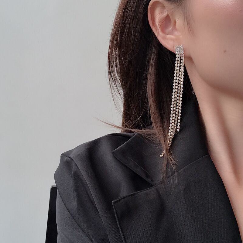 European and American light luxury high-end cold water drill welded fringed women's ear studs detail image 3