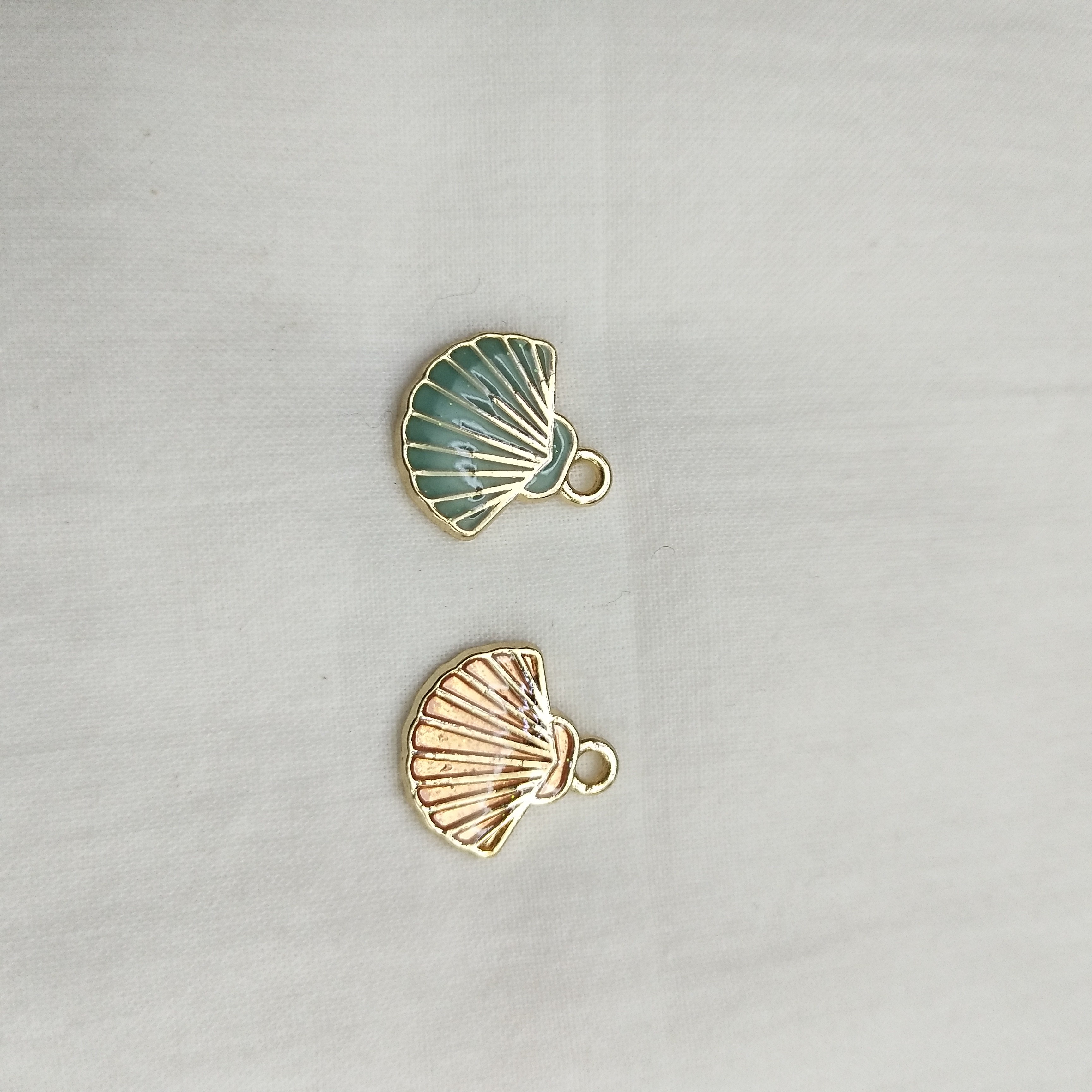 DIY handcrafted jewelry accessories: Alloy, simple single oil-dripping cartoon pendant, decorative earrings (100ps per pack), oil-dripping ocean shell detail image 3