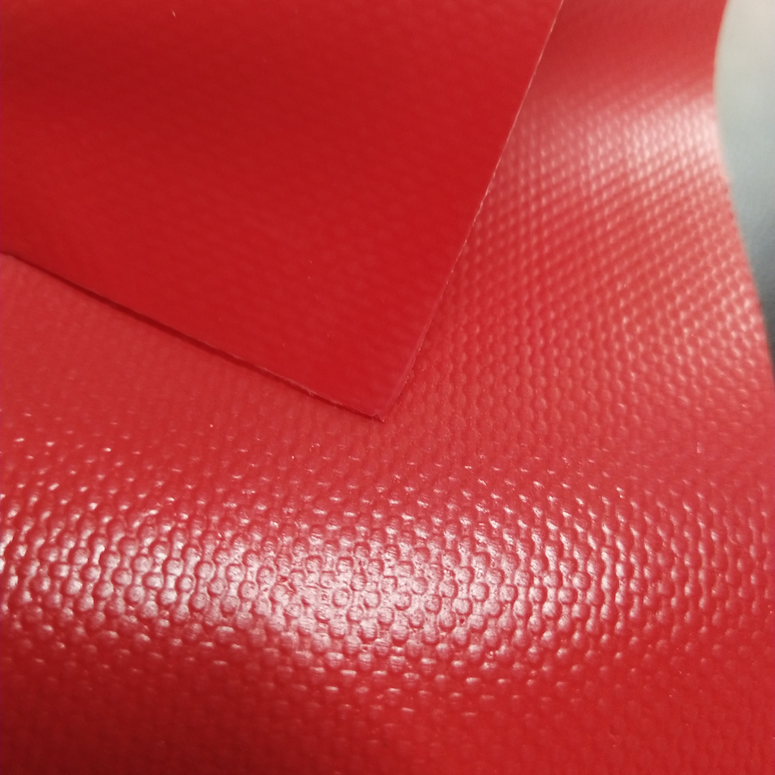 High-quality glossy bright red PVC mesh fabric for luggage, various gymnastic MATS, and special fabrics for luggage bags
