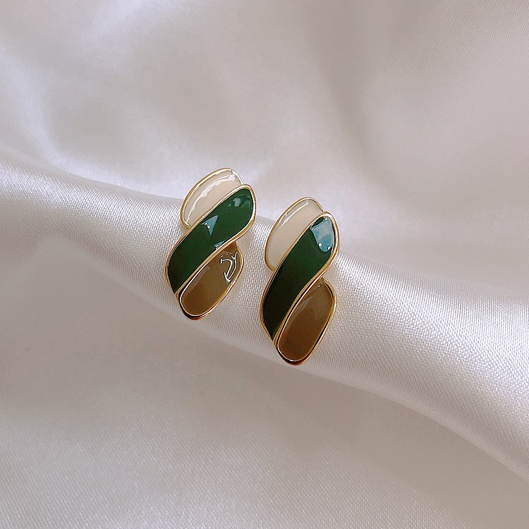European and American fashionable oil-dripping alloy multi-color women's simple style stud earrings detail image 2