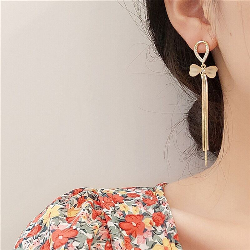 Korean-style light luxury copper tassel bow design ladies' aloof stud earrings detail image 3